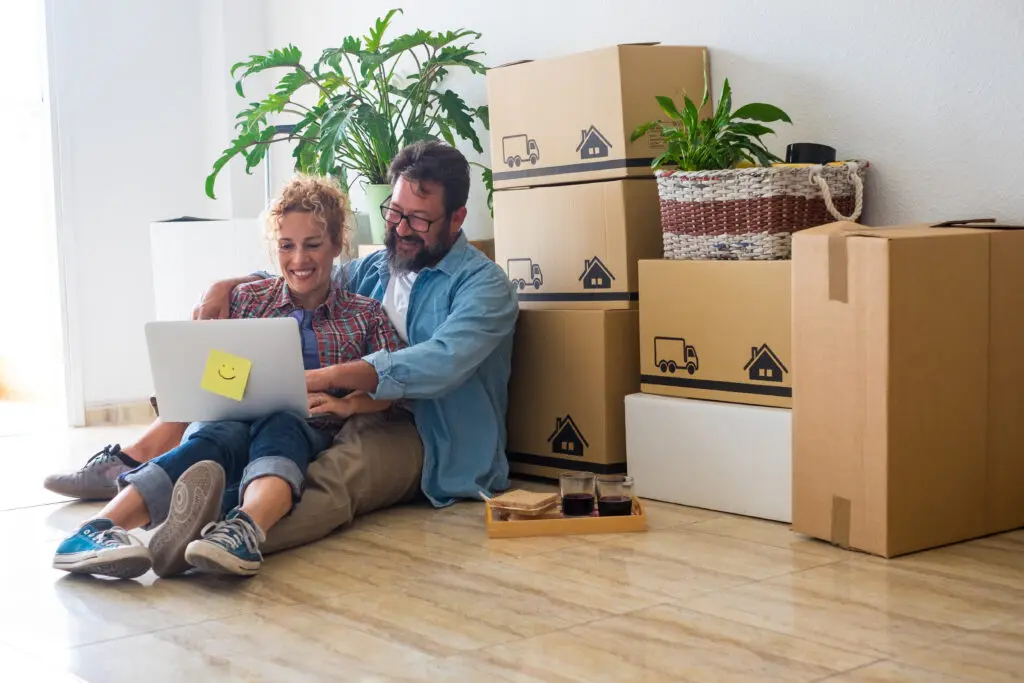A family moving easily signed up for Xfinity Internet at their new home with the the help of an easy checklist for moving in the South.