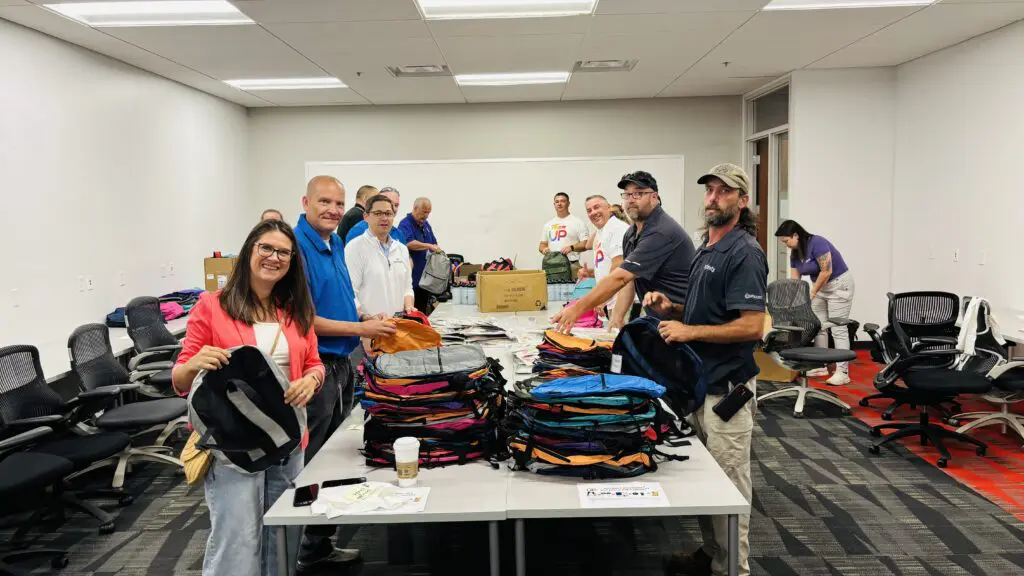 Employee volunteers in Fentress County