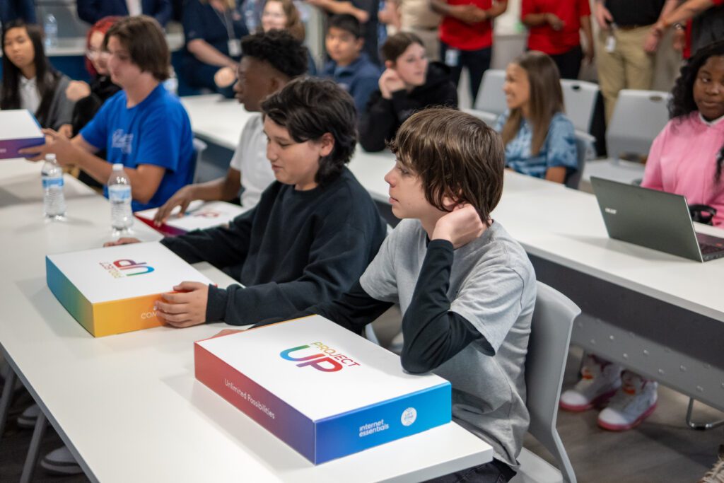 Students and families receiving a laptop donation from Comcast in Tennessee.