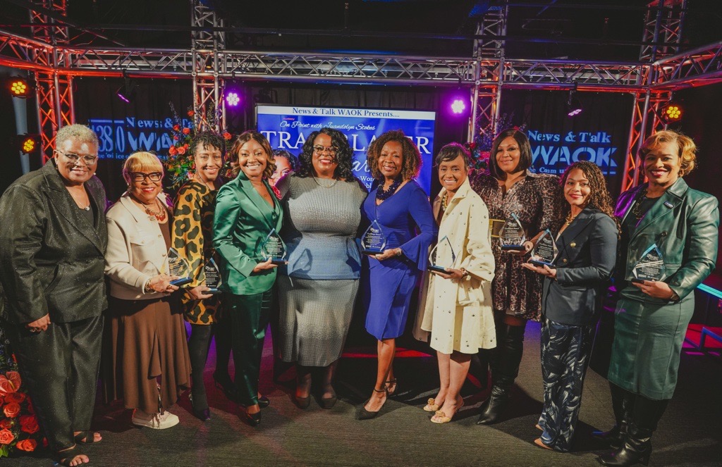 Quiana Pinckney, Comcast Central Division Vice President of Division Communications, with other honorees at WAOK Trailblazers Awards