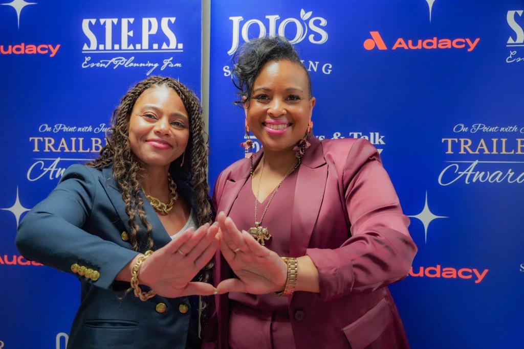 Quiana Pinckney, Comcast Central Division Vice President of Division Communications, with other honorees at WAOK Trailblazers Awards